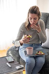 An image of a woman eating a healthy lunch.